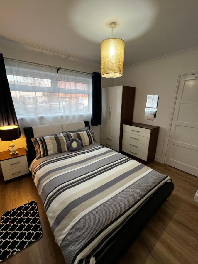 Springfield House- Near Newcastle Centre, Hospital And Keele University! Stoke-on-Trent Exterior foto
